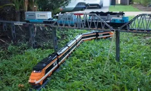 Awesome_Lego_Garden_Railway.png