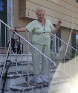 DANCING_NANA.jpg