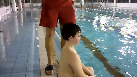 How_to_put_on_a_swimming_cap.jpg