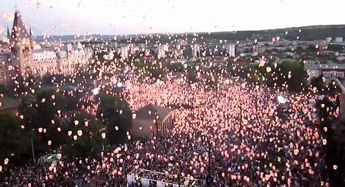 Sky_lanterns_Iasi_02.jpg