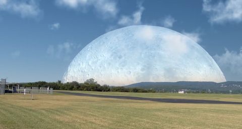 The_Moon_the_same_distance.jpg