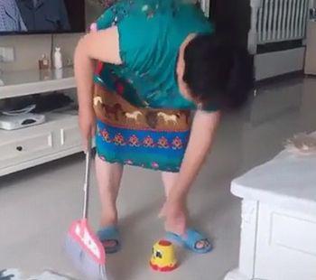 Time_to_clean_the_floor.jpg