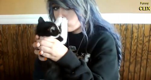 cats_saying_no_to_kiss.jpg