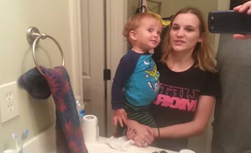 Baby_Leon_discovers_his_eyebrows.jpg