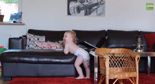 Dancing_baby_shows_off_adorable_moves.jpg