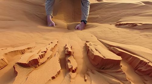 Playing_in_the_sand.jpg