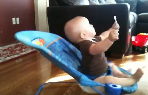 Baby_shows_off_unbelievable_strength.jpg
