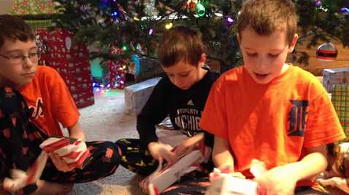 Kids_Opening_The_Perfect_Christmas_Gift.png