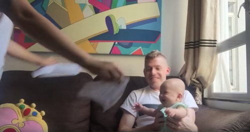 babies_lauging_at_ripping_paper.png