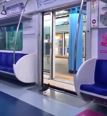 Traveling_by_subway.png