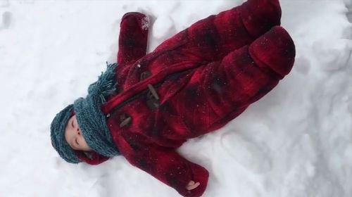 babys_first_snow_impression.jpg