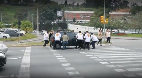dont_stop_in_the_crosswalk.jpg
