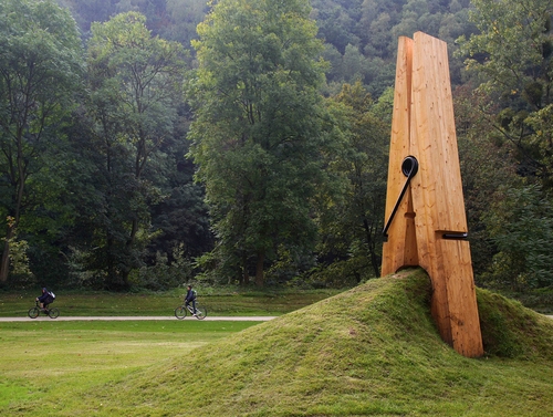 earth_pin.jpg