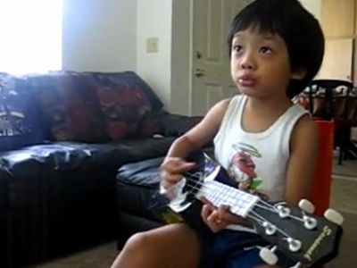 ukulele_with_lance.jpg